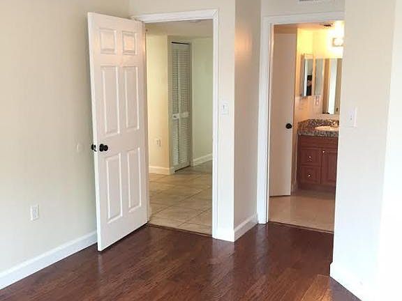 3rd image of 1102 Glenmoor Dr #1102