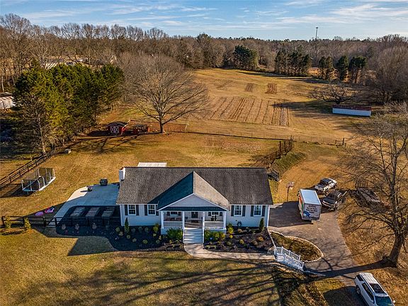 2nd image of 200 Poore Rd