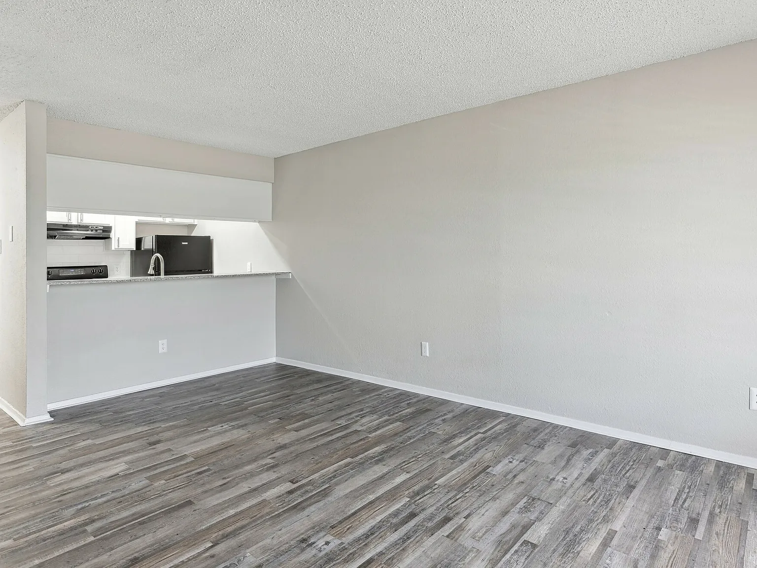 Canyon Creek Apartments — Photo 4