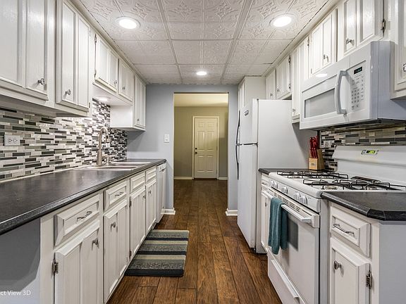 3rd image of 30W343 Pinehurst Dr
