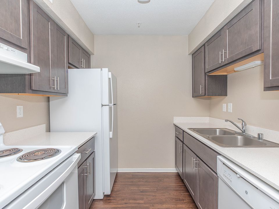 2 Bedroom 1 Bathroom kitchen