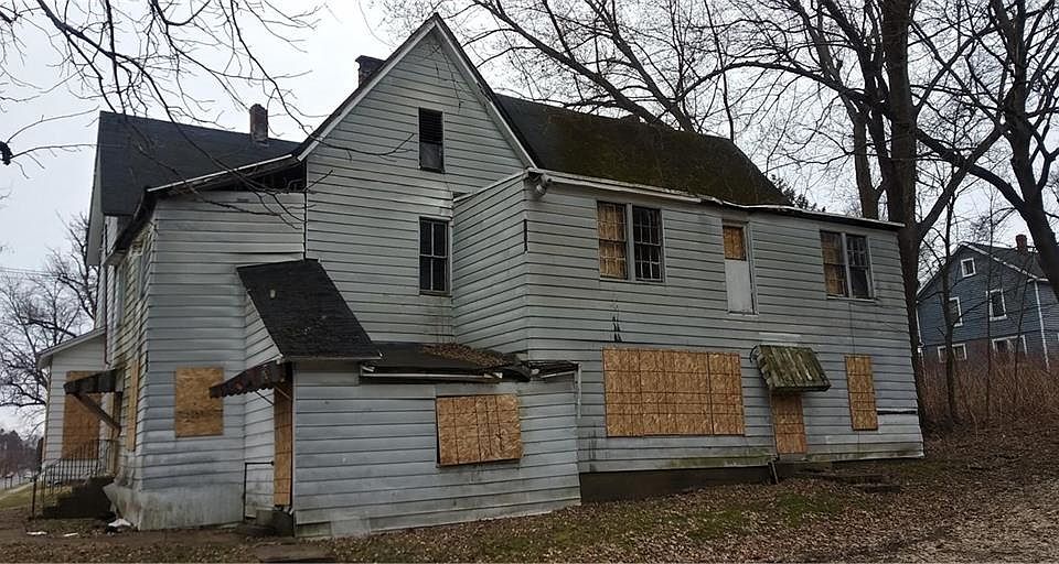 2nd image of 133 Hallock St