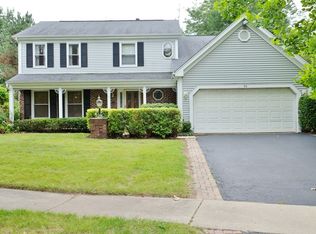 56 Huntcliff Ct, Fox River Grove, IL 60021