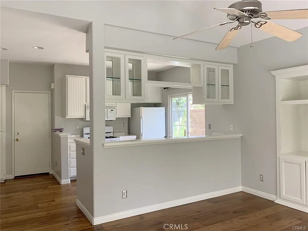 2 bed, 1100 sqft, $4,200 — Photo 4