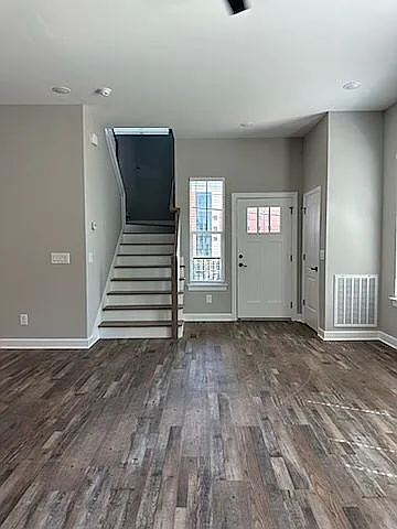 3 bed, 1700 sqft, $2,495 — Photo 4