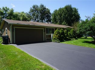 12 Ashton Dr, Rochester, NY 14624