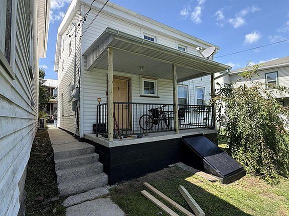 2nd image of 1427 Moore St