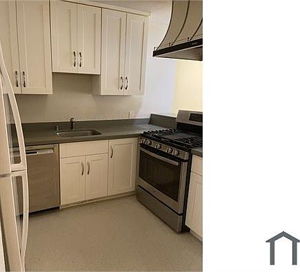 3rd image of 1687 McKinnon Ave
