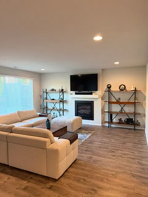 5 bed, 3011 sqft, $5,500 — Photo 1