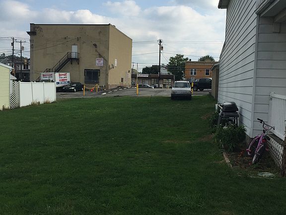 3rd image of 436 Henry St