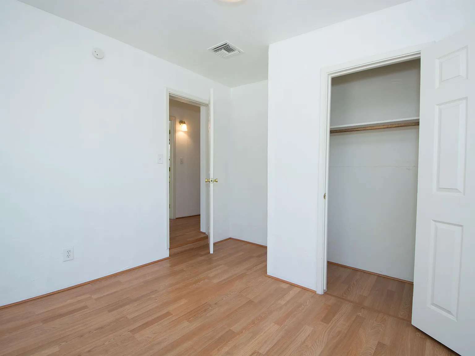 841 East 8th Street - 839 8... — Photo 3