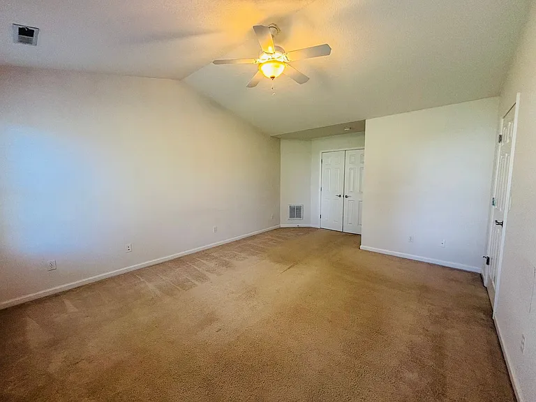 200 Meadow Dr — Photo 13