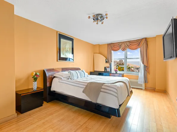 50 Brighton 01st Road image 2 of 11