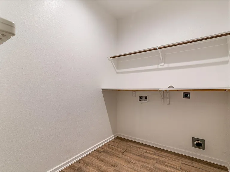 4702 Primrose Valley Ln — Photo 5