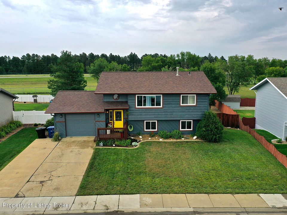 1st image of 815 13th St E