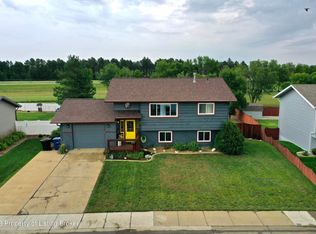 815 13th St E, Dickinson, ND 58601