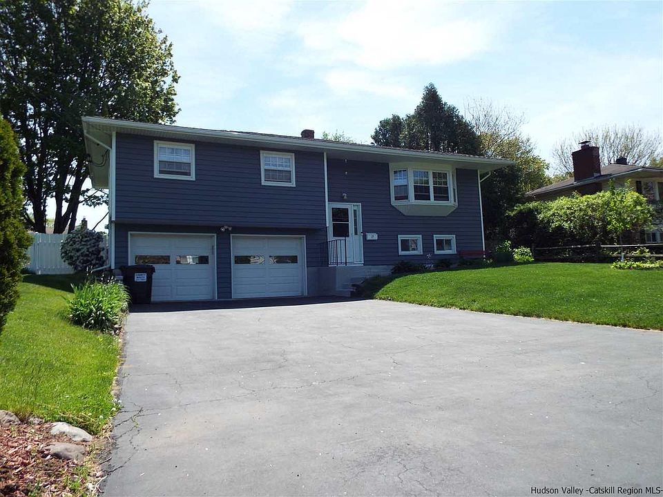 1st image of 27 Blue Hills Dr