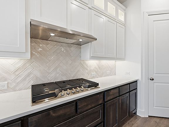 5th image of 549 Lockhart St