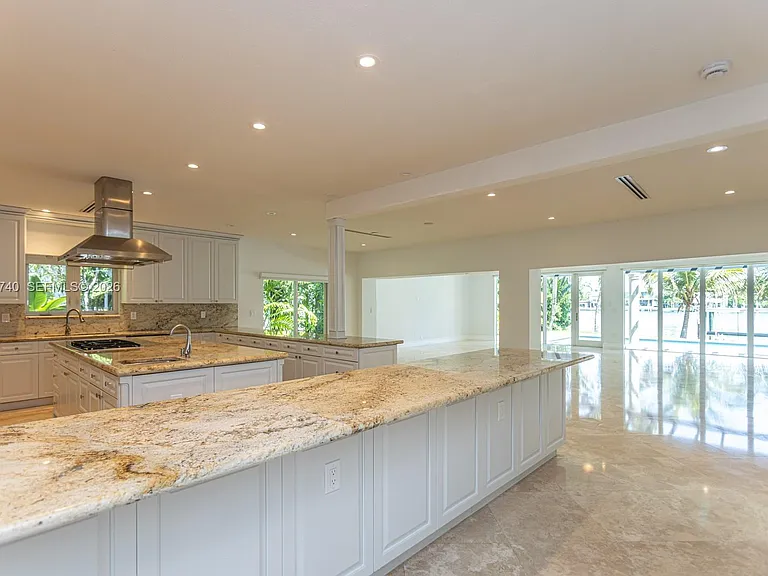 425 N Shore Dr — Photo 7