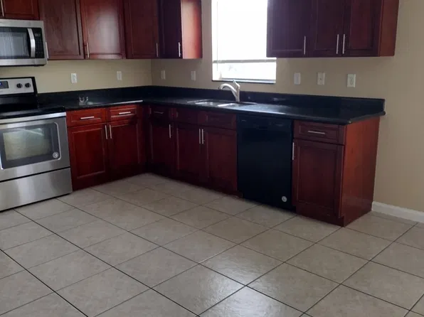 971 SW 15th St, Deerfield Beach, FL 33441