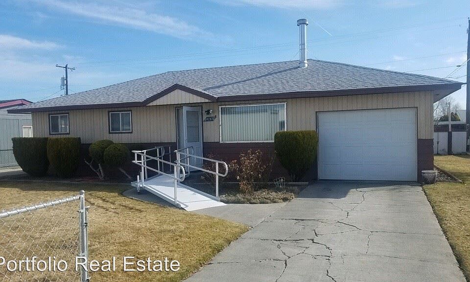 1st image of 4297 Moon Dr NE