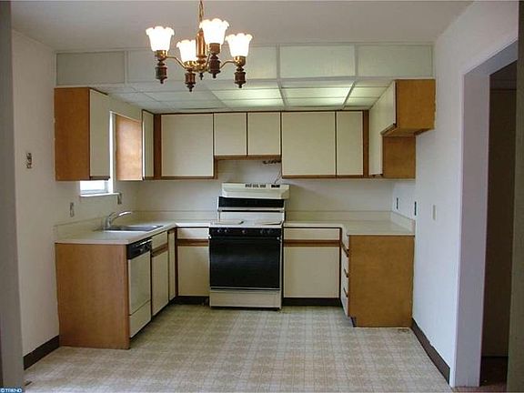 5th image of 31 Pepperwood Ln