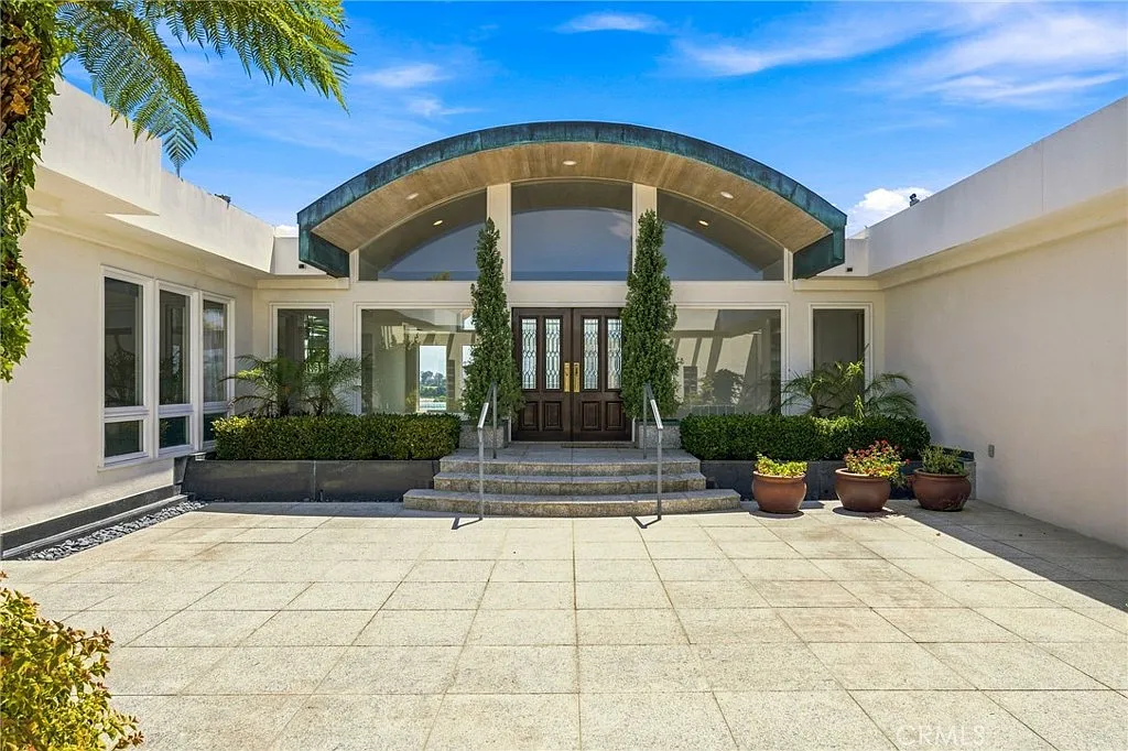 4 bed, 3519 sqft, $12,000 — Photo 3