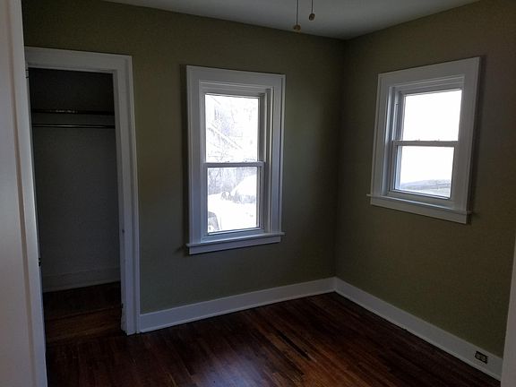 4th image of 1319 Columbia Ave NE