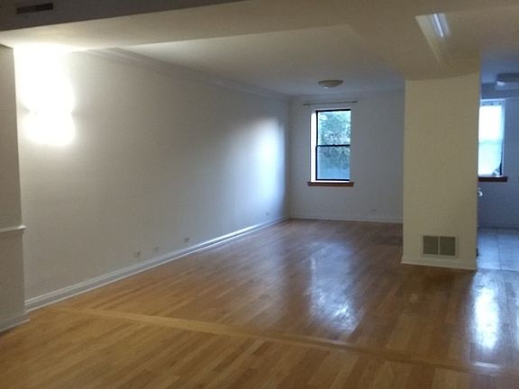 4th image of 4938 S Drexel Blvd APT 212