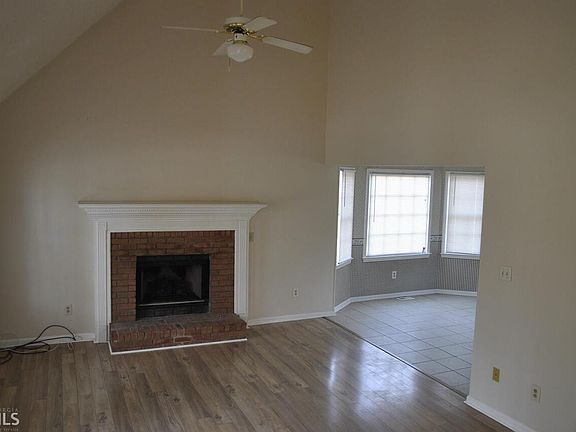 4th image of 222 Garretts Dr