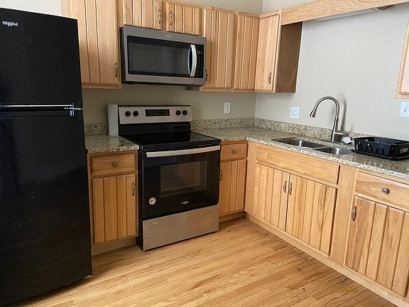 4th image of 1419 Maple Ave
