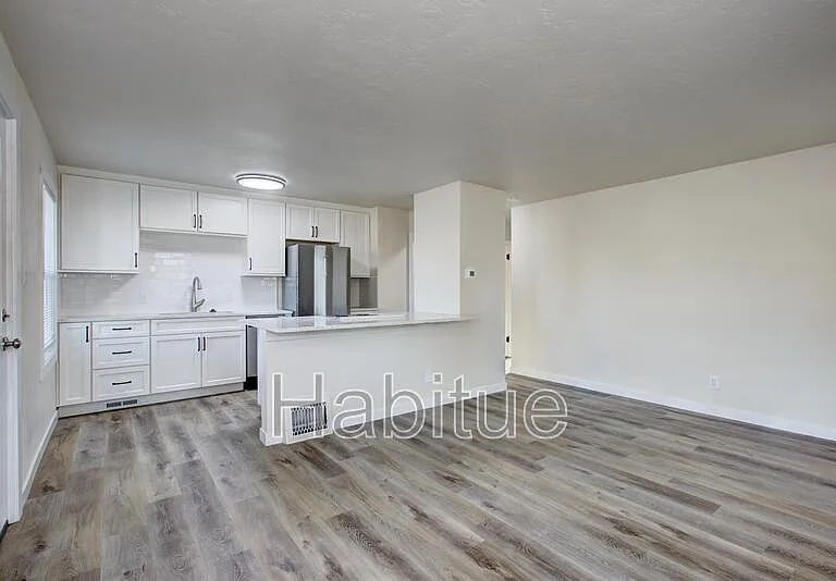1000 N 27th St — Photo 8