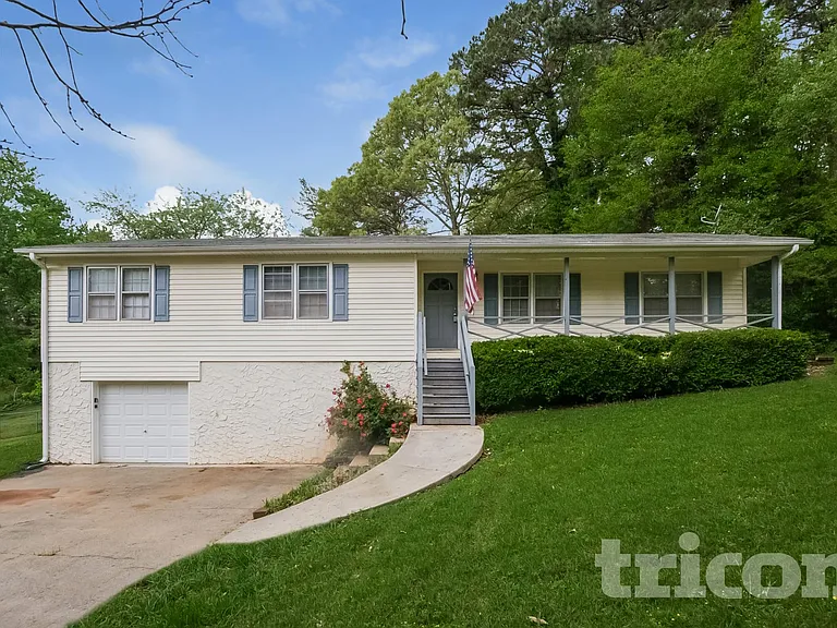 507 Neil Ct — Photo 2