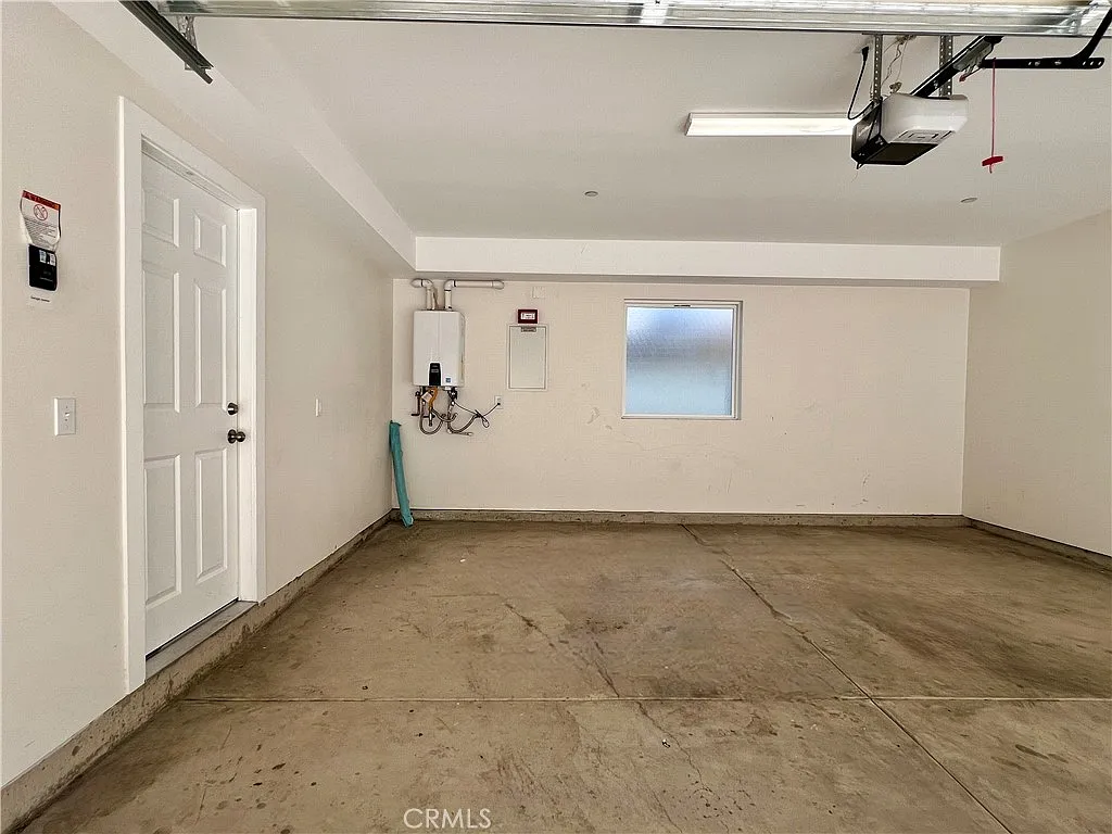 3 bed, 3.5 bath, 2200 sqft, $4,000 — Photo 4