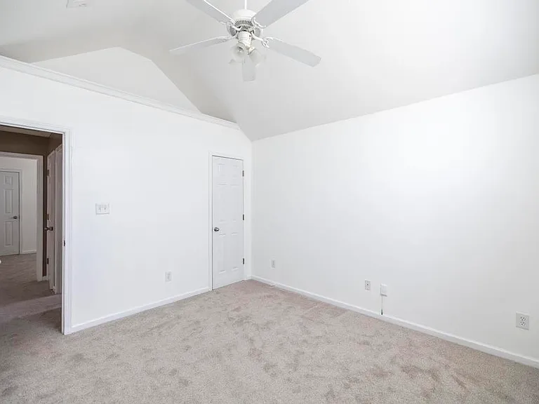 205 Wembley Dr — Photo 24