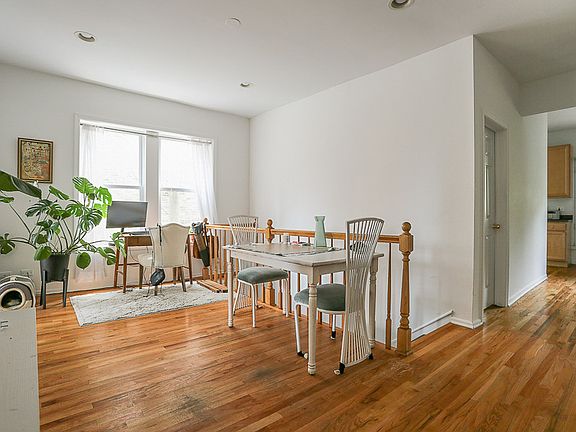 4th image of 1515 W Cornelia Ave #F2
