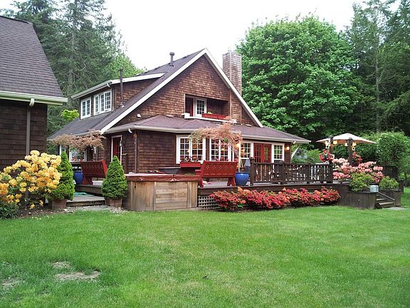 3rd image of 2708 44th Ave NW