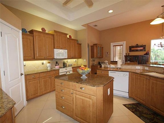 5th image of 366 Monaco Dr