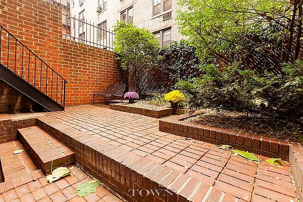 Rented by Town Residential | media 34