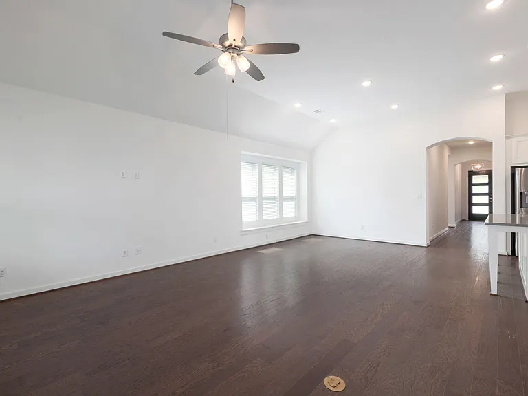 124 Rosebush Dr — Photo 8