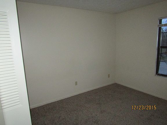 5th image of 429 Woodcreek Dr APT 4