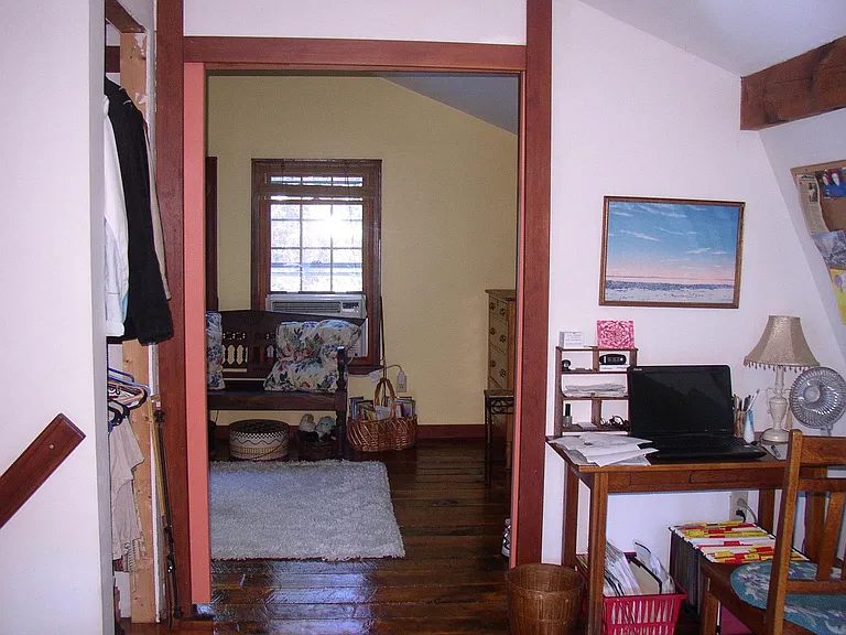 2nd room on upper level can be used as additional bedroom. Alcove works well as office area.