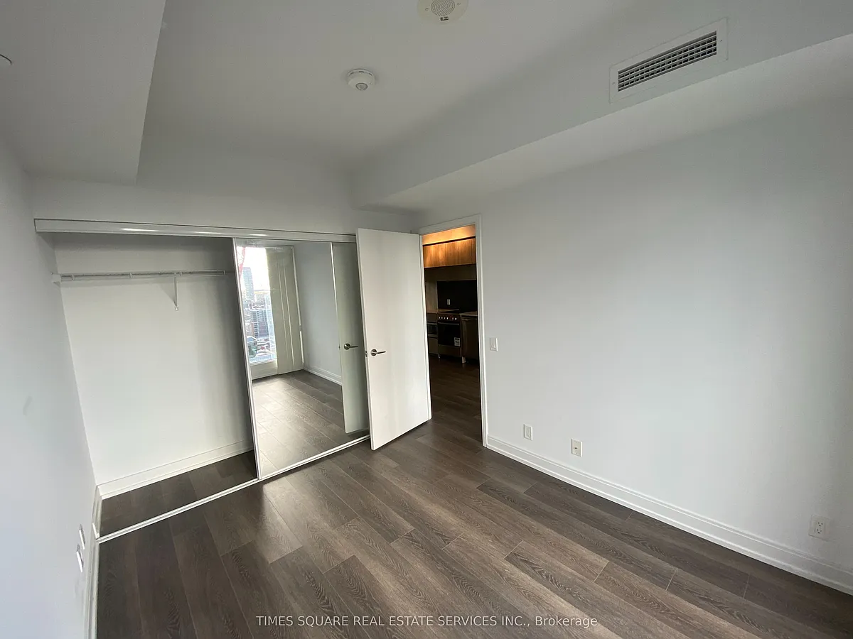 Building Photo - 181 Dundas St E #2806