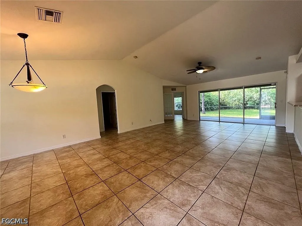 3 bed, 2.0 bath, 1794 sqft, $1,800 — Photo 3