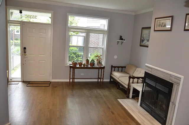 3 bed, $4,600 — Photo 2