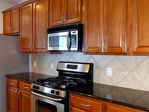 5th image of 13719 Hartford Ct