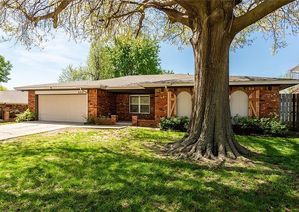 1st image of 608 Park Dr