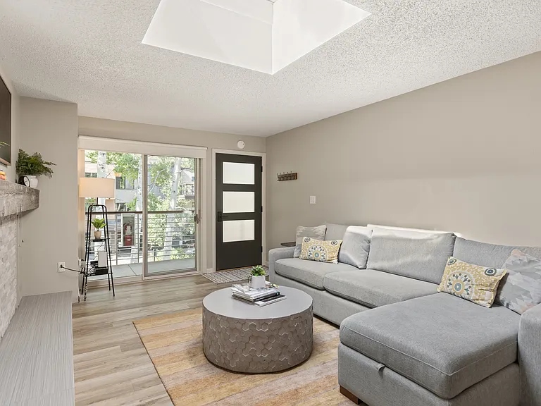 100 E Dean St #3D — Photo 6