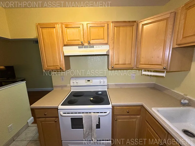 2171 NE 66th St #812 — Photo 8