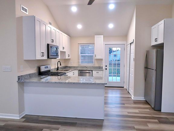 4th image of 151 Parkview Ave